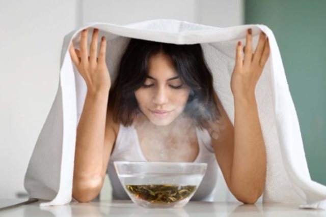 5 tác dụng của việc xông hơi ngải cứu cho da mặt